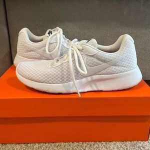 Nike Women Tanjun Sneakers White